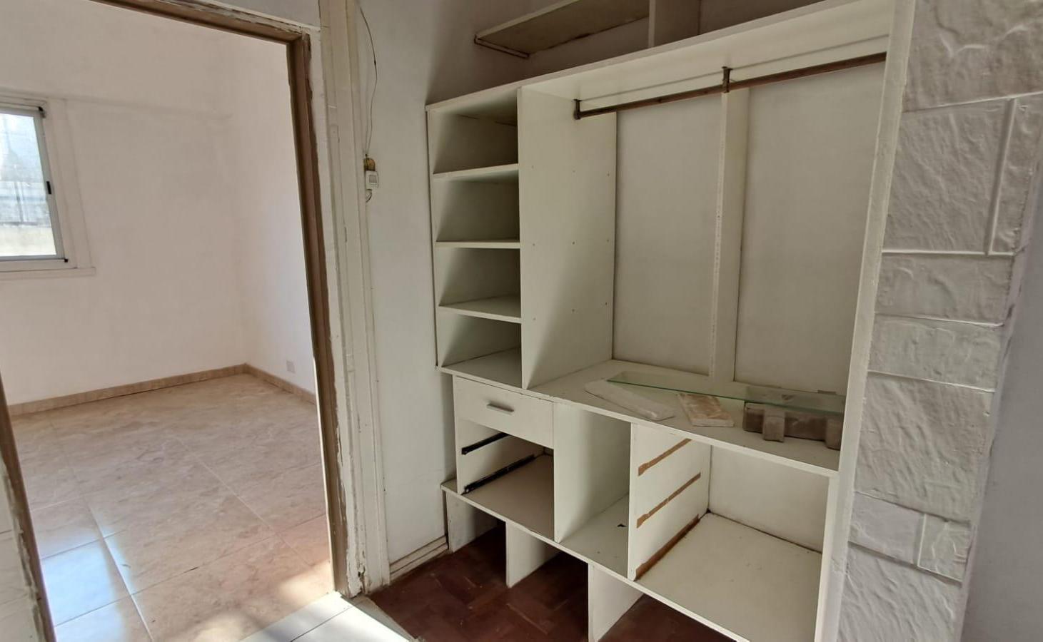 Foto de Venta Departamento 2 ambientes a refaccionar en Villa Urquiza, imagen 3