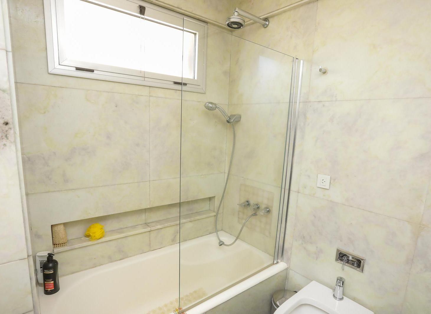 Foto de Venta Piso 12 Departamento 5 ambientes en Recoleta, imagen 2