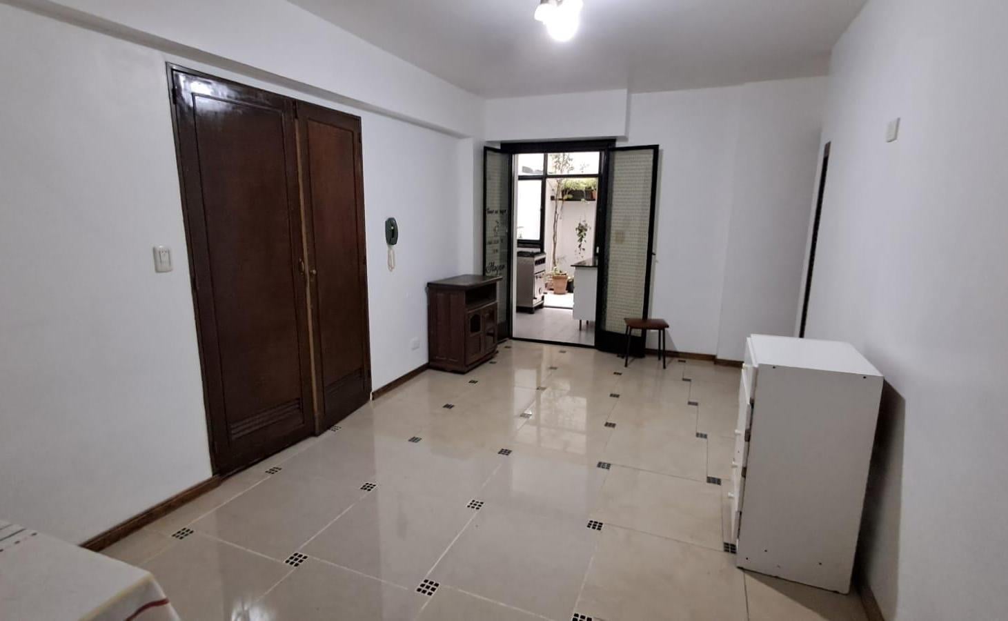 Foto de Venta Departamento 2 ambientes con patio en Monserrat, imagen 1