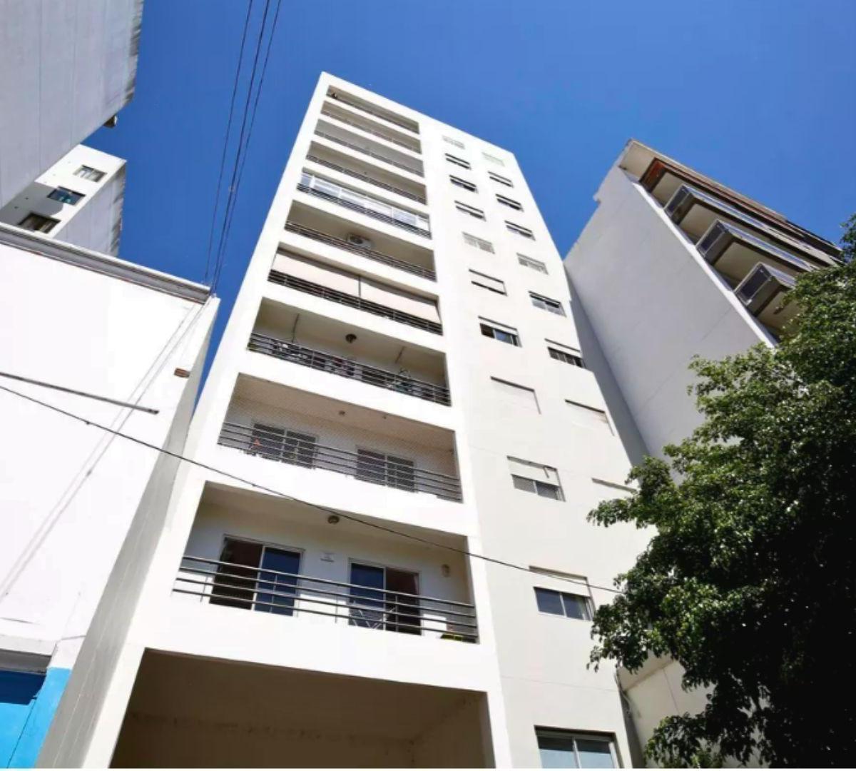Venta PISO calle 45 y 9, 3 habitaciones y 2 cocheras