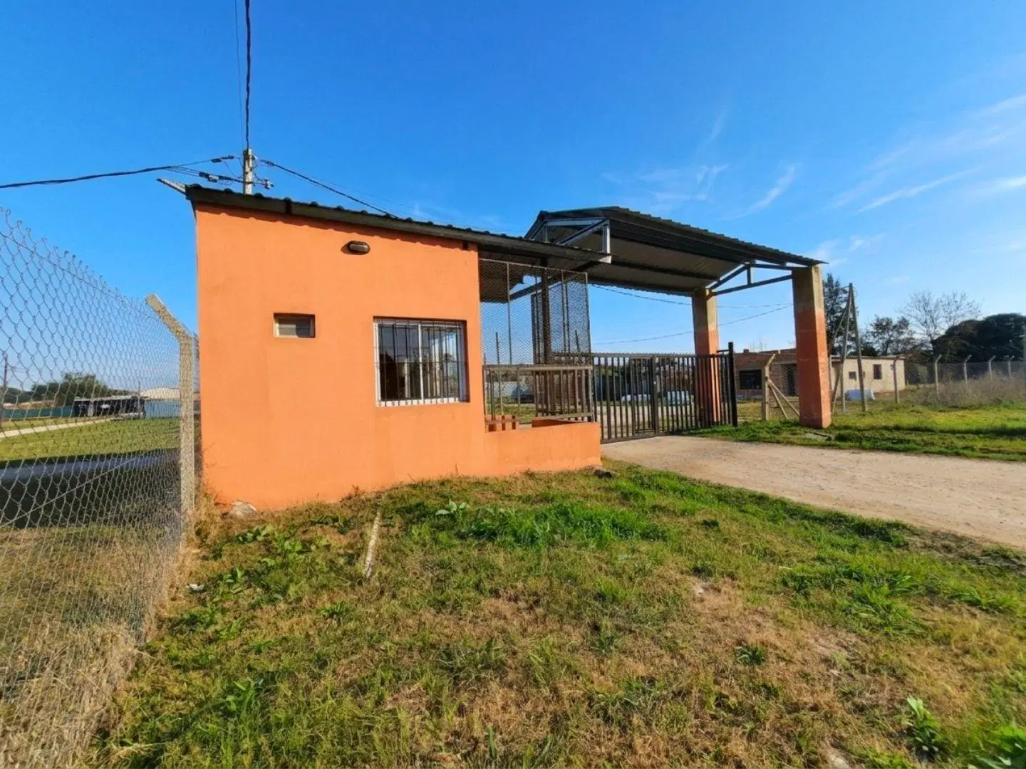 VENTA LOTE SEMICERRADO 273M2-MELCHOR ROMERO 4