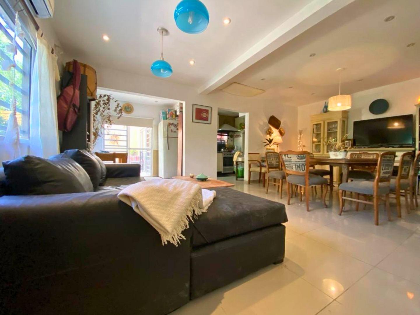 Foto de CASA EN VENTA EN CITY BELL – 2 DORMITORIOS, PILETA Y QUINCHO, imagen 2