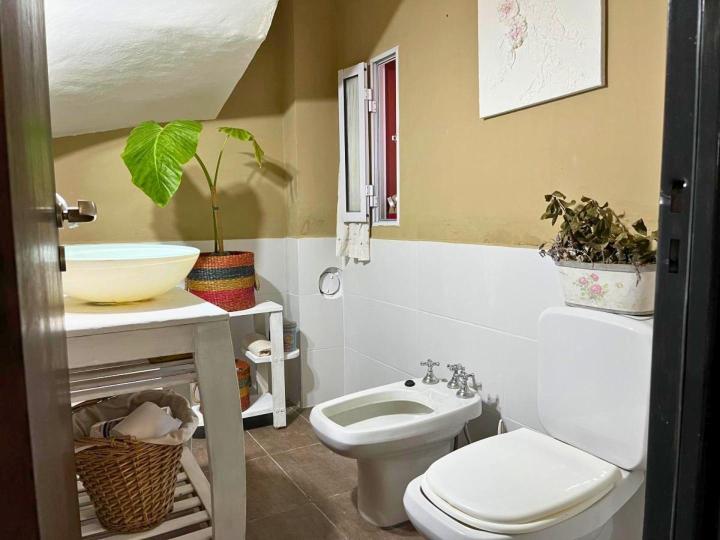 Foto de CASA EN VENTA EN CITY BELL – 2 DORMITORIOS, PILETA Y QUINCHO, imagen 4