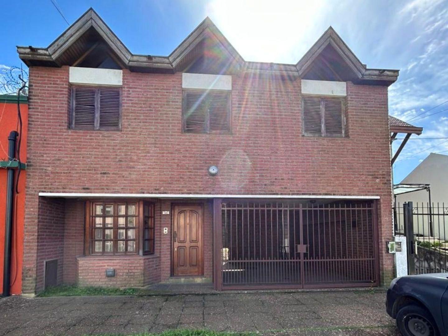 Foto de VENTA CASA 3 HABITACIONES,COCHERA Y TERRAZA-QUILMES, imagen 1