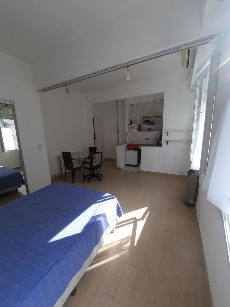Foto de Departamento alquiler monoambiente - microcentro - piso alto - Luminoso, imagen 3