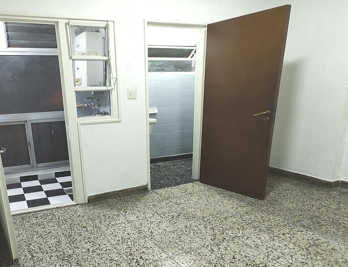La Paternal - Av San Martin 2600 _venta Departamento 4 Amb. con Dependencia! 4