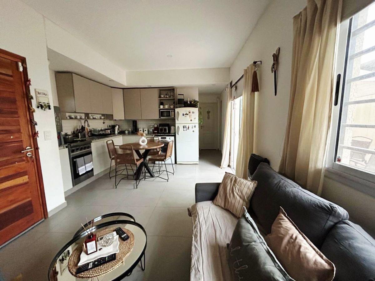Departamento 3 ambientes en Planta Baja (con dos cocheras semicubiertas + baulera) IMPECABLE ESTADO