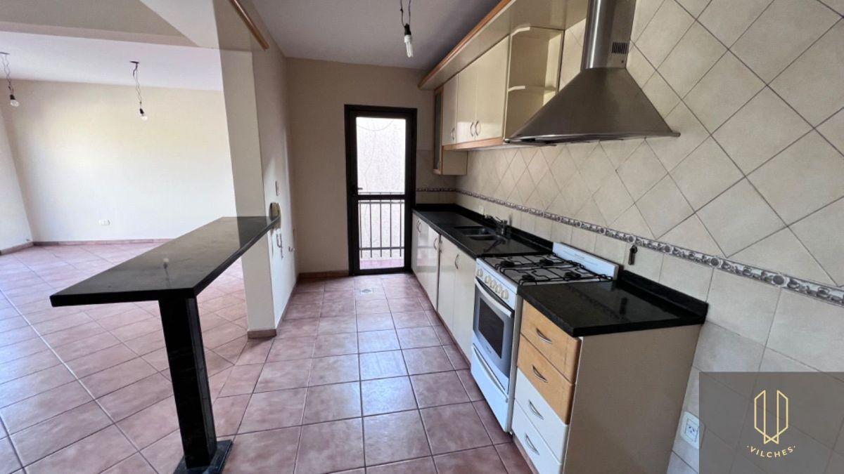 Foto de Departamento en alquiler de 3 dormitorios c/ cochera en Villa Nueva, imagen 2