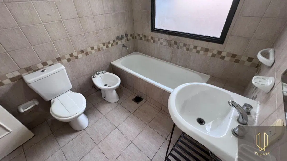 Departamento en alquiler de 3 dormitorios c/ cochera en Villa Nueva 3