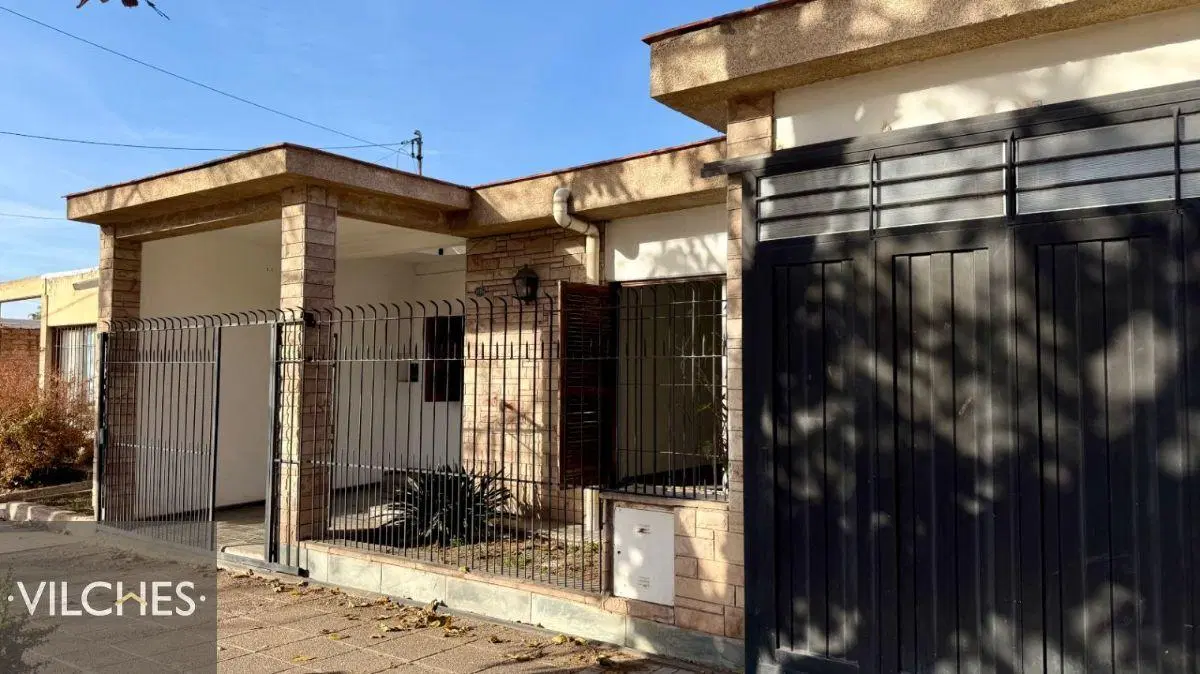 Casa en venta c/ cochera en Las Cañas 3