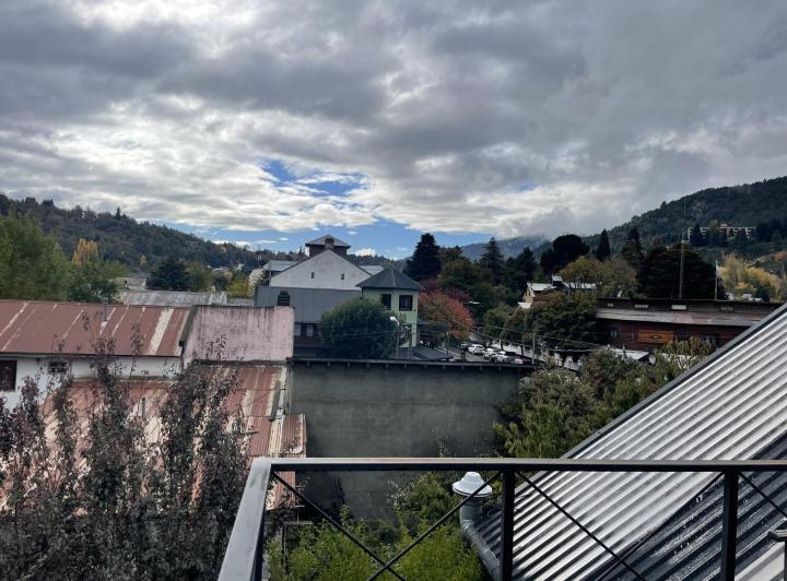 Importante galería comercial en el centro de San Martín de los Andes 2