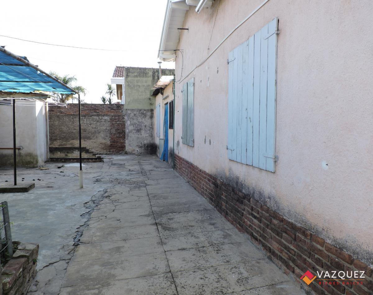 Lote con Casa a Reciclar