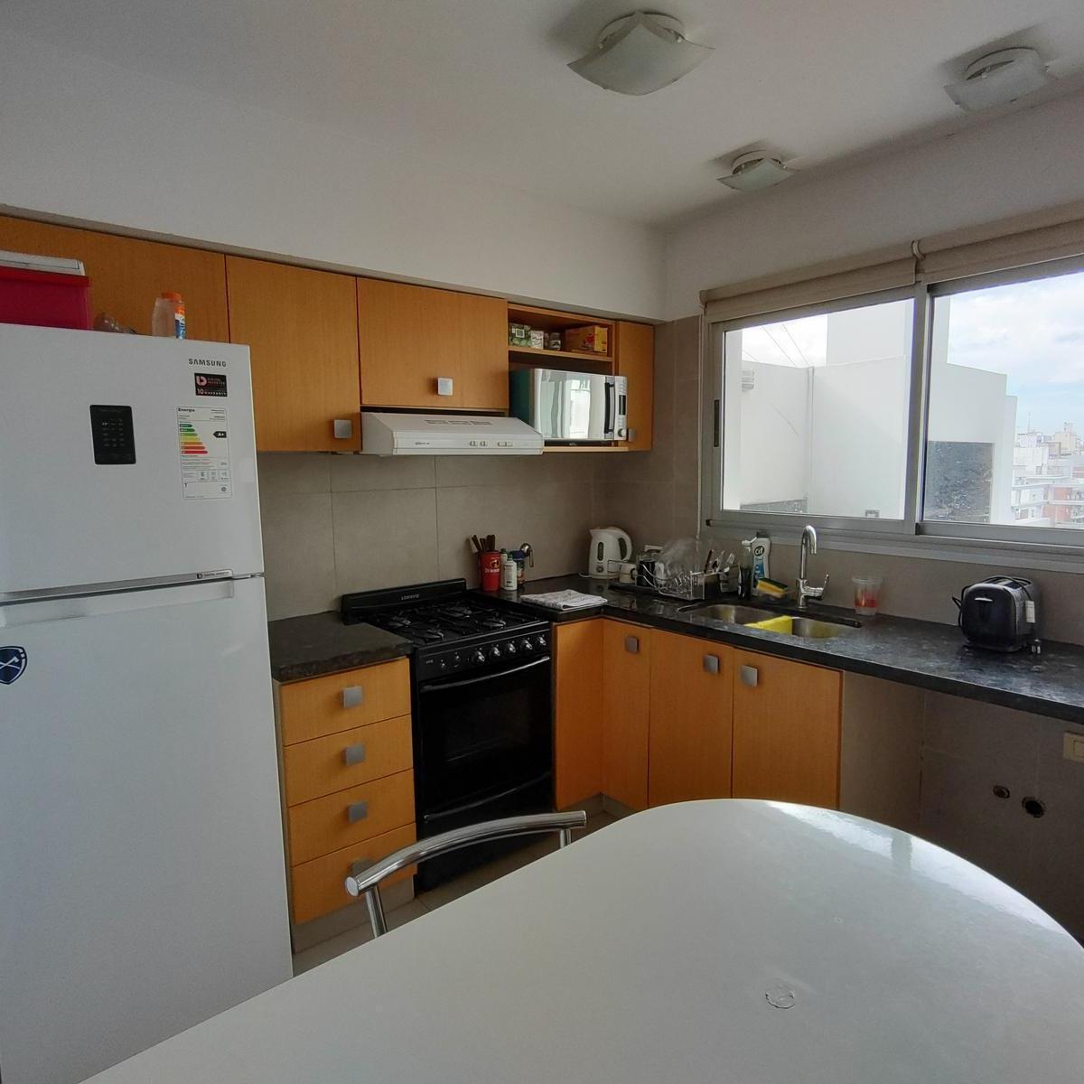 Oportunidad! Venta Departamento Piso Exclusivo 3 Dorm. con Terraza y Parrillero Sobre Oroño 2