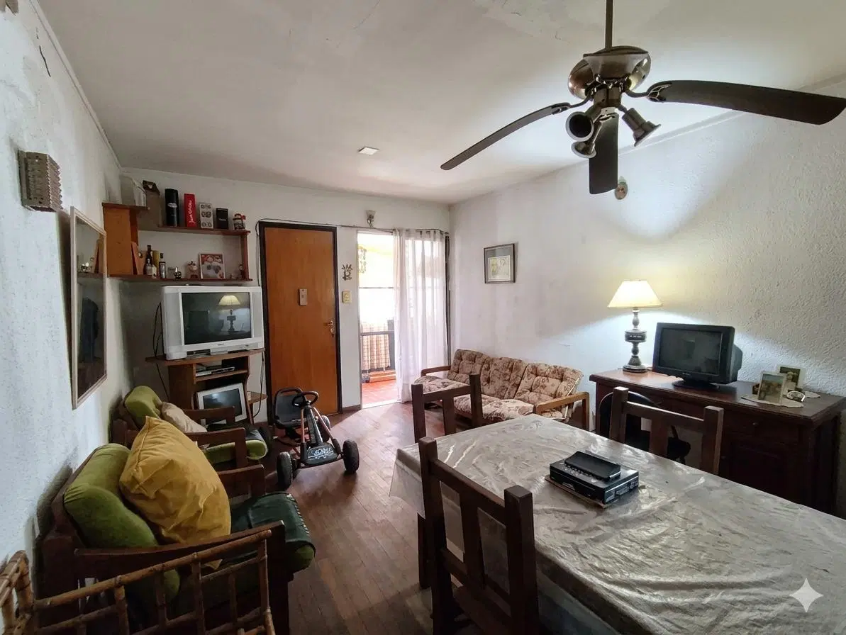 VENTA Departamento de dos dormitorios en Ovidio Lagos al 1200 2