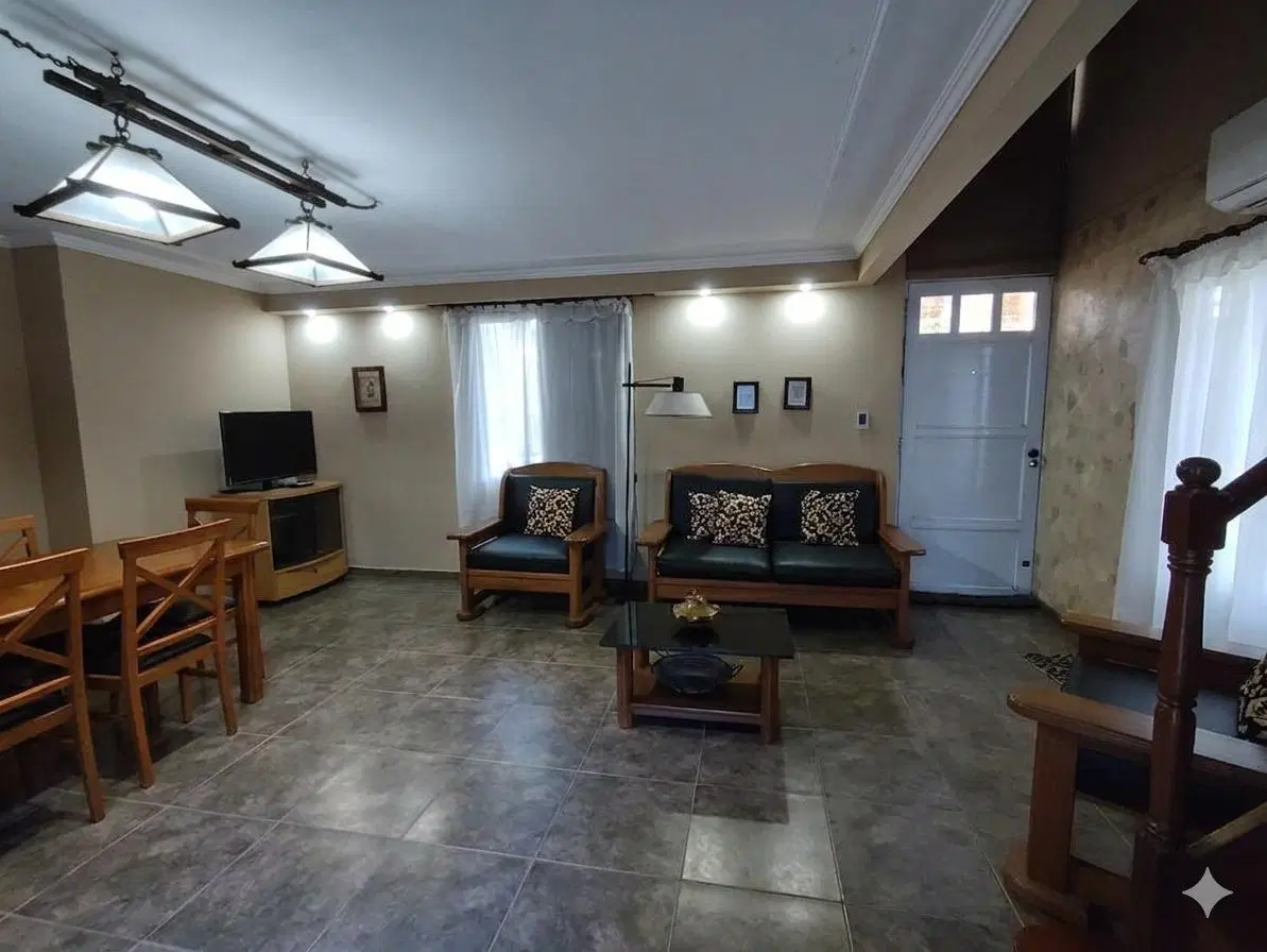 Casa en Venta 3 dormitorios con cochera Impecable - Corrientes al 2100 - Rosario 4