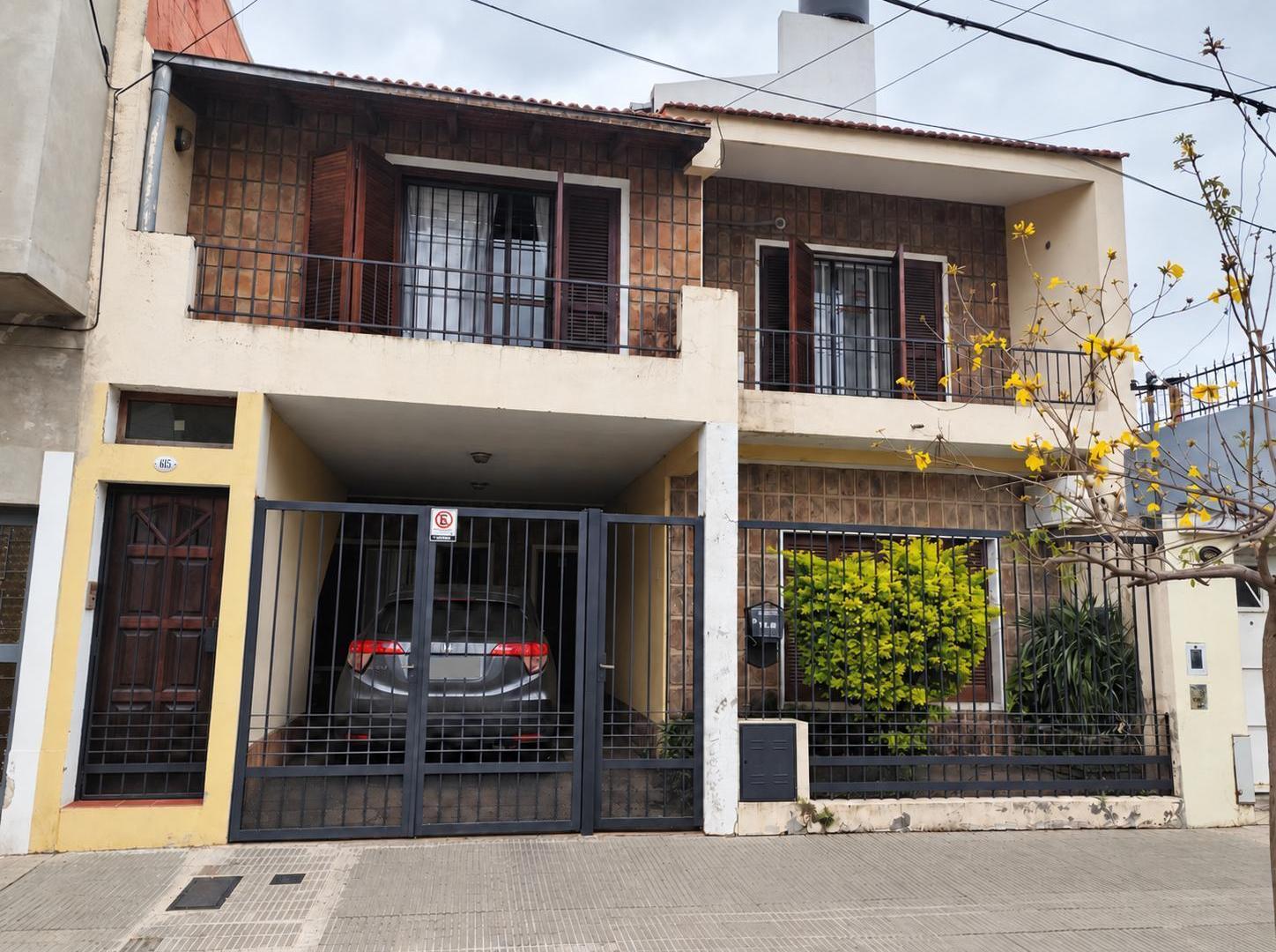 Foto de 2 Casas en VENTA. Una en P. Baja de 2 dormitorios y Patio, y otra en P, imagen 1