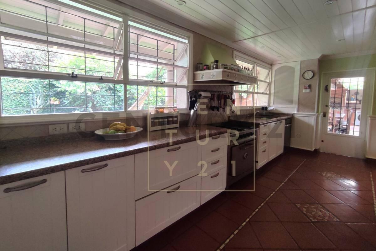 Venta Casa 9 Ambientes en Vicente López 2
