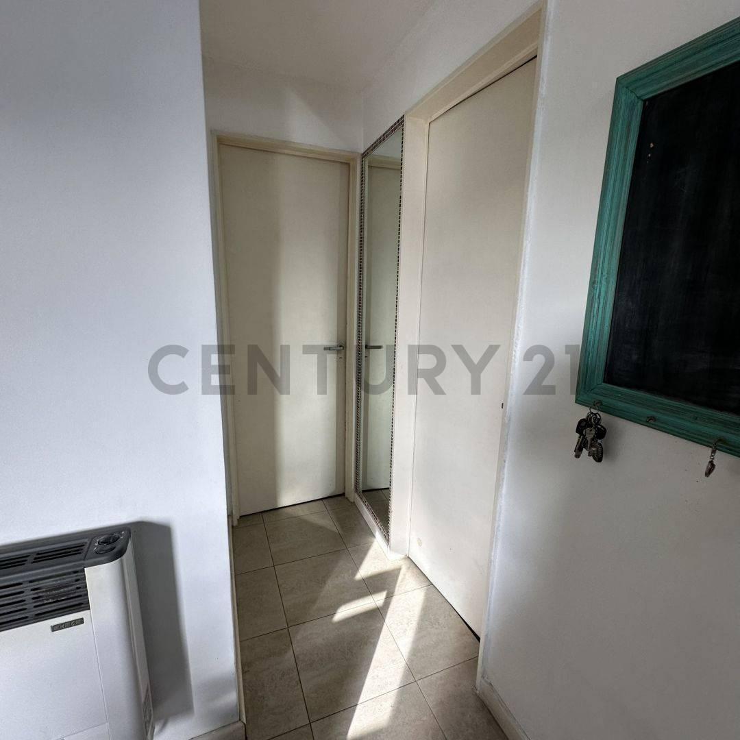 Venta de Departamento 2 Ambientes en Monte Castro 4