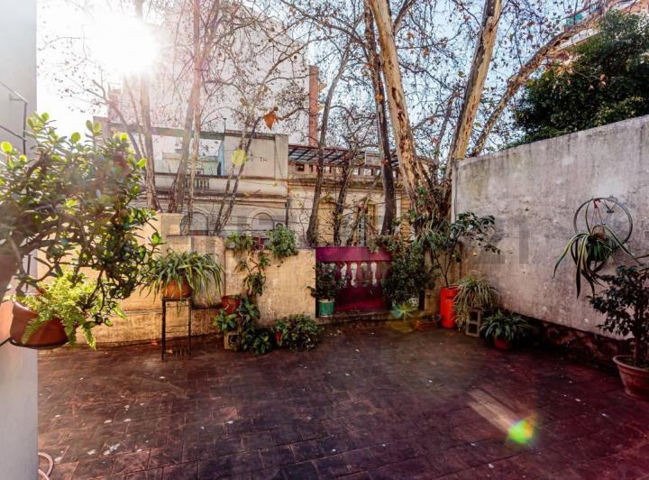 VENTA CASA 6 AMB CON TERRAZA Y PATIO/ FLORES 1