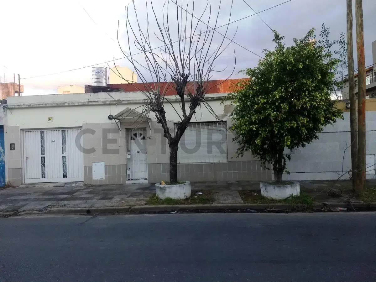 Venta casa con local en Lomas del Mirador 2