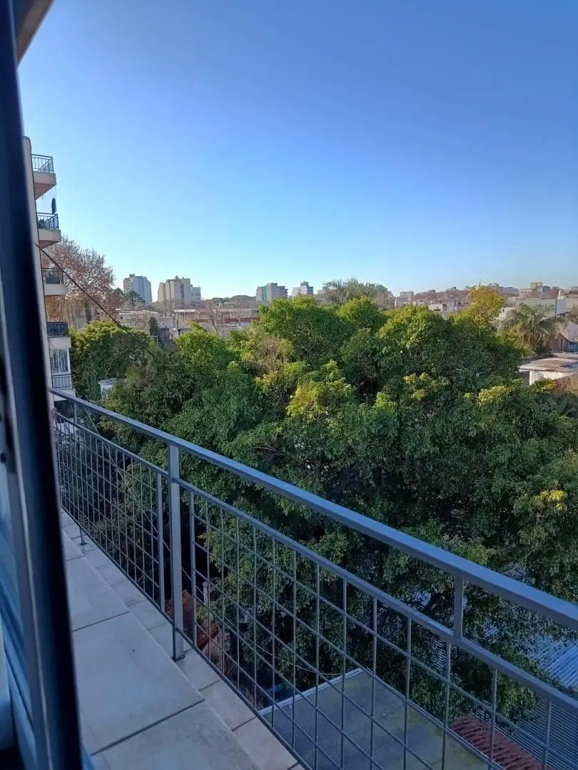 Venta de departamento 3 ambientes en Monte Castro 5