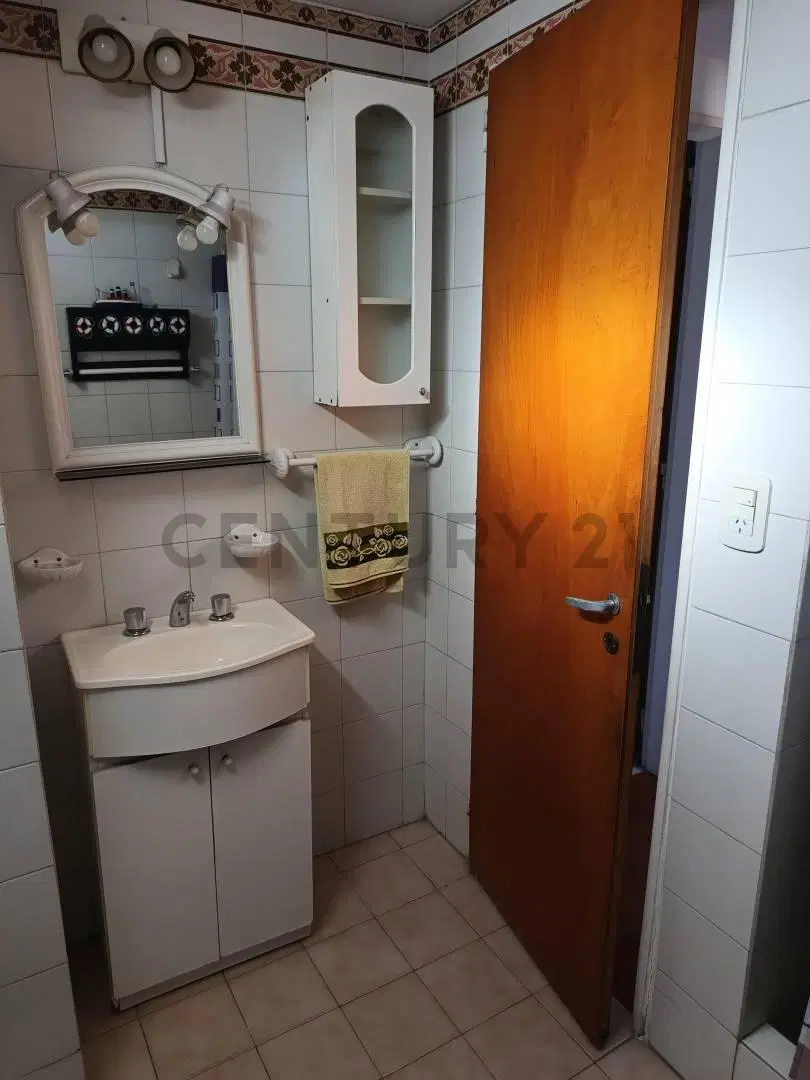 Venta de departamento 3 ambientes en Monte Castro 3