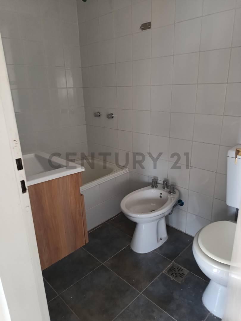 Foto de Departamento en venta 4 ambientes en Monte Castro, imagen 2
