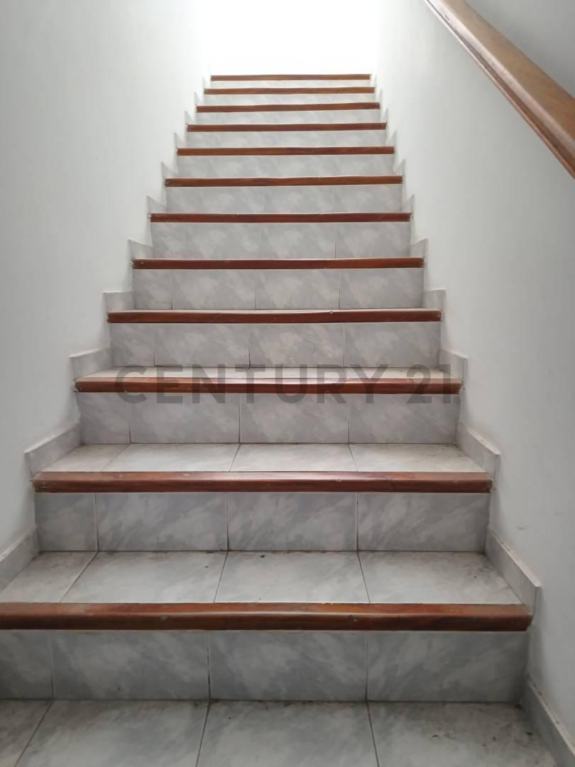 Foto de Departamento en venta 4 ambientes en Monte Castro, imagen 1
