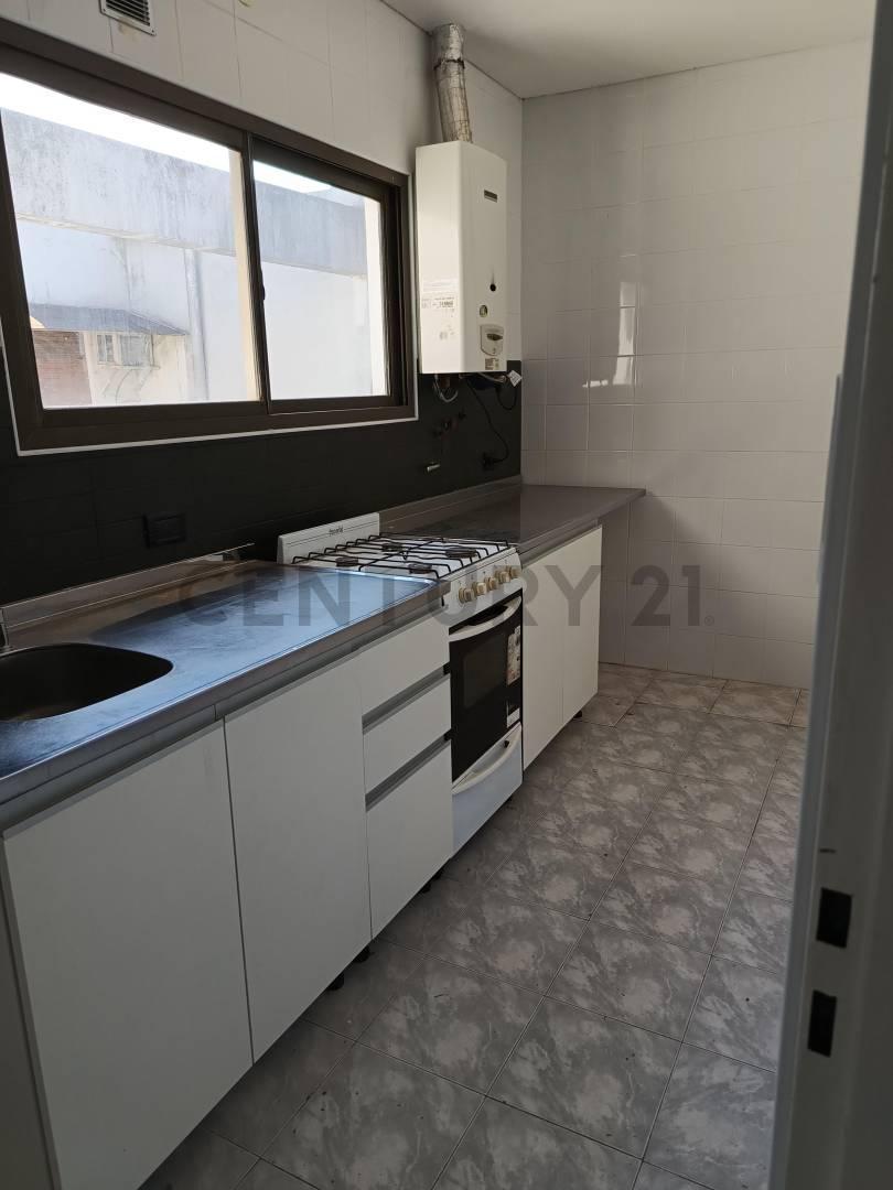 Foto de Departamento en venta 4 ambientes en Monte Castro, imagen 4