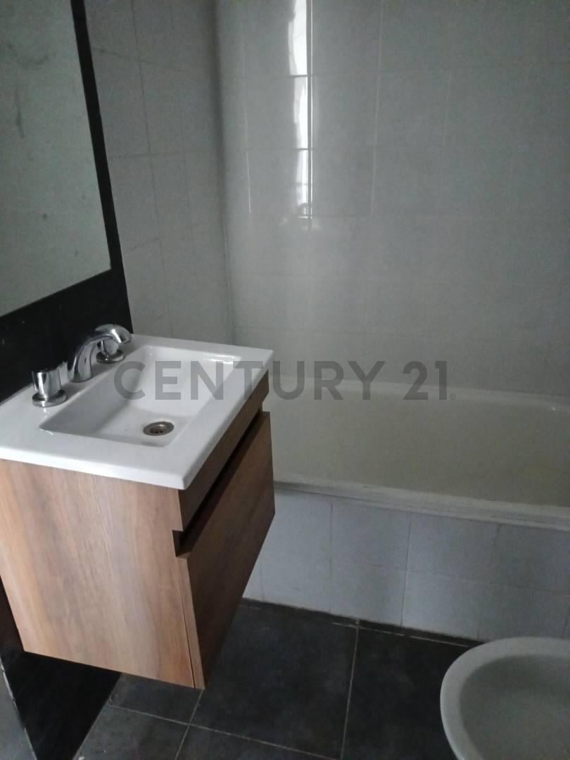 Foto de Departamento en venta 4 ambientes en Monte Castro, imagen 3