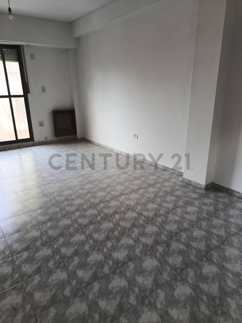 Foto de Departamento en venta 4 ambientes en Monte Castro, imagen 5
