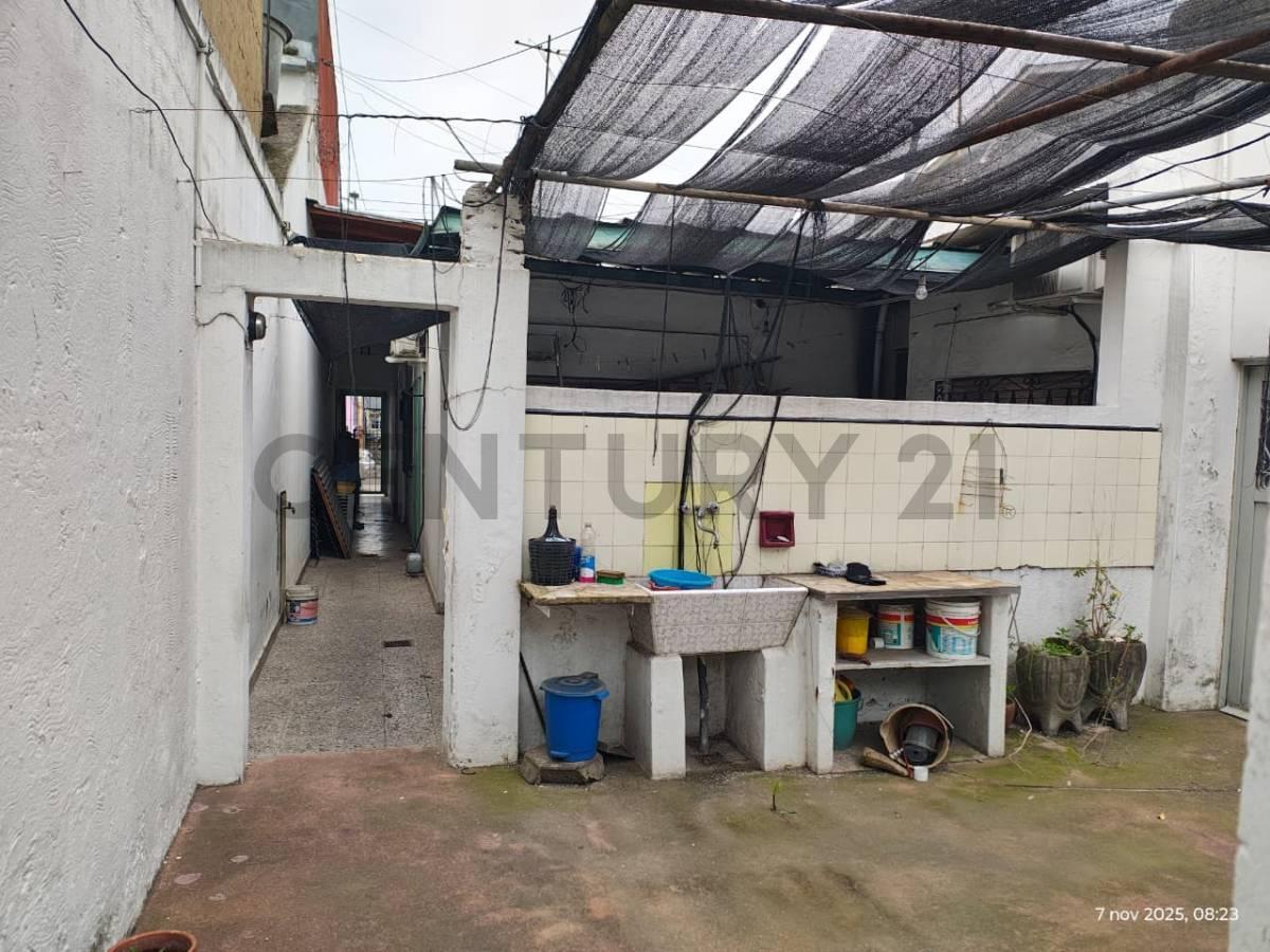 Foto de Casa en venta sobre lote de 8,66 × 43 m, próxima a General Paz y, imagen 1