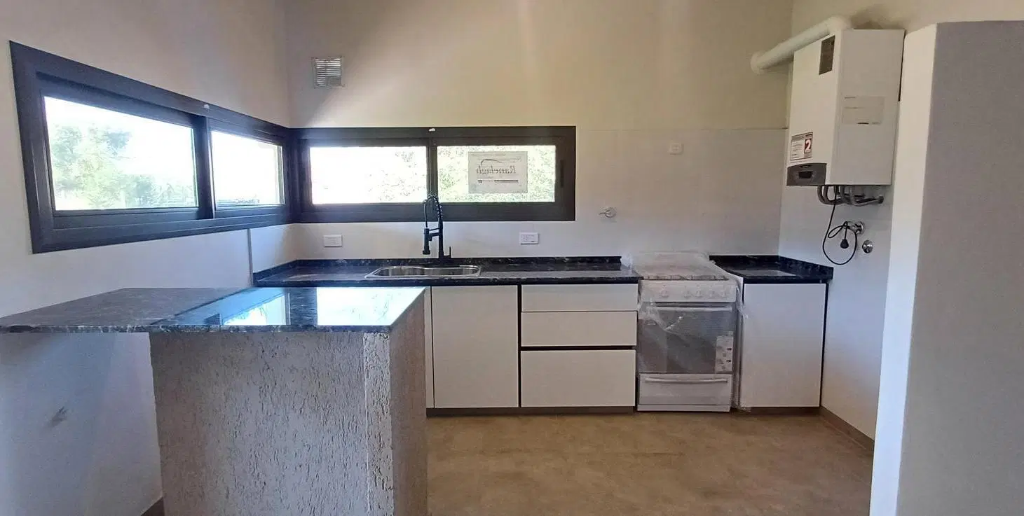 Divina Casa de 3 dormitorios a estrenar con gas natural!! Venta y alquiler 2