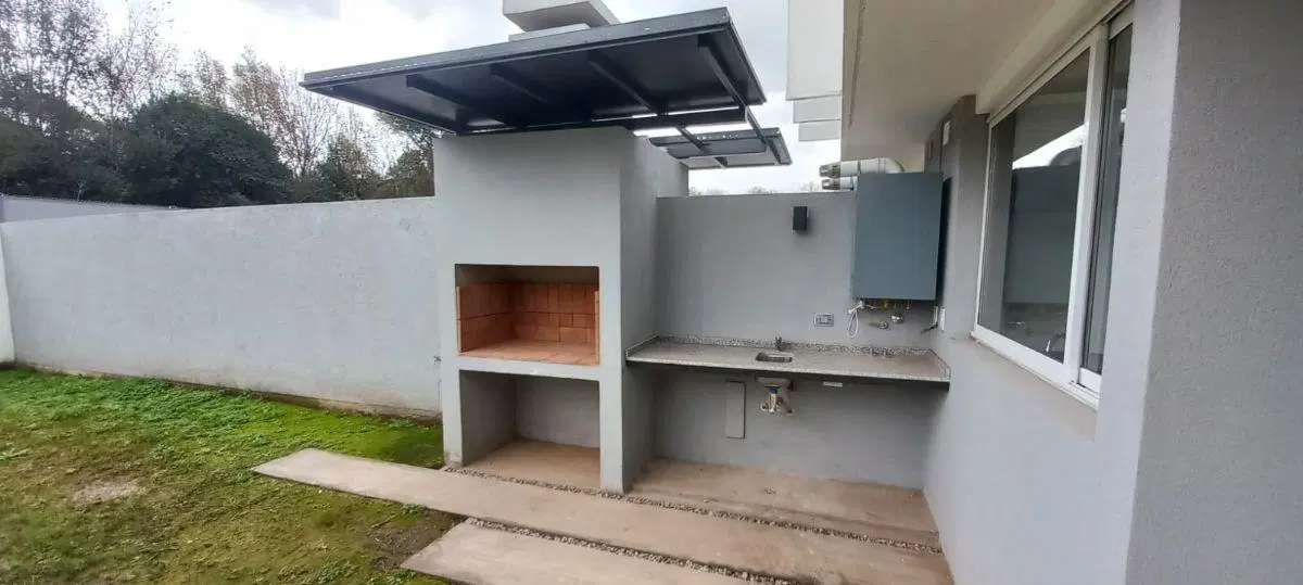 CASA DE PRIMER NIVEL - COMPLEJO LAS VERAS - ZONA VALLE ESCONDIDO 4