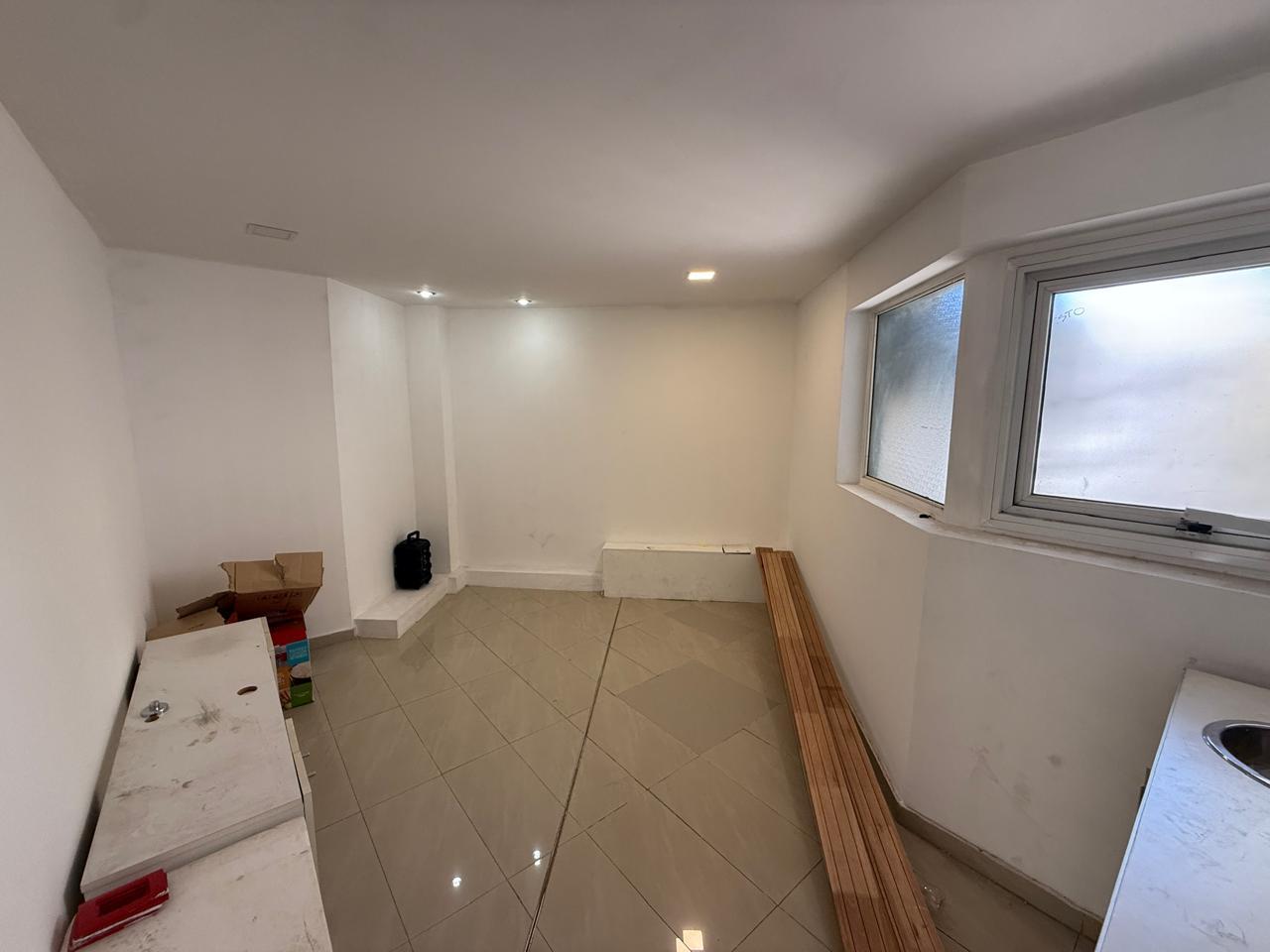 Foto de Local 75 m2 pleno centro - General Roca, imagen 5