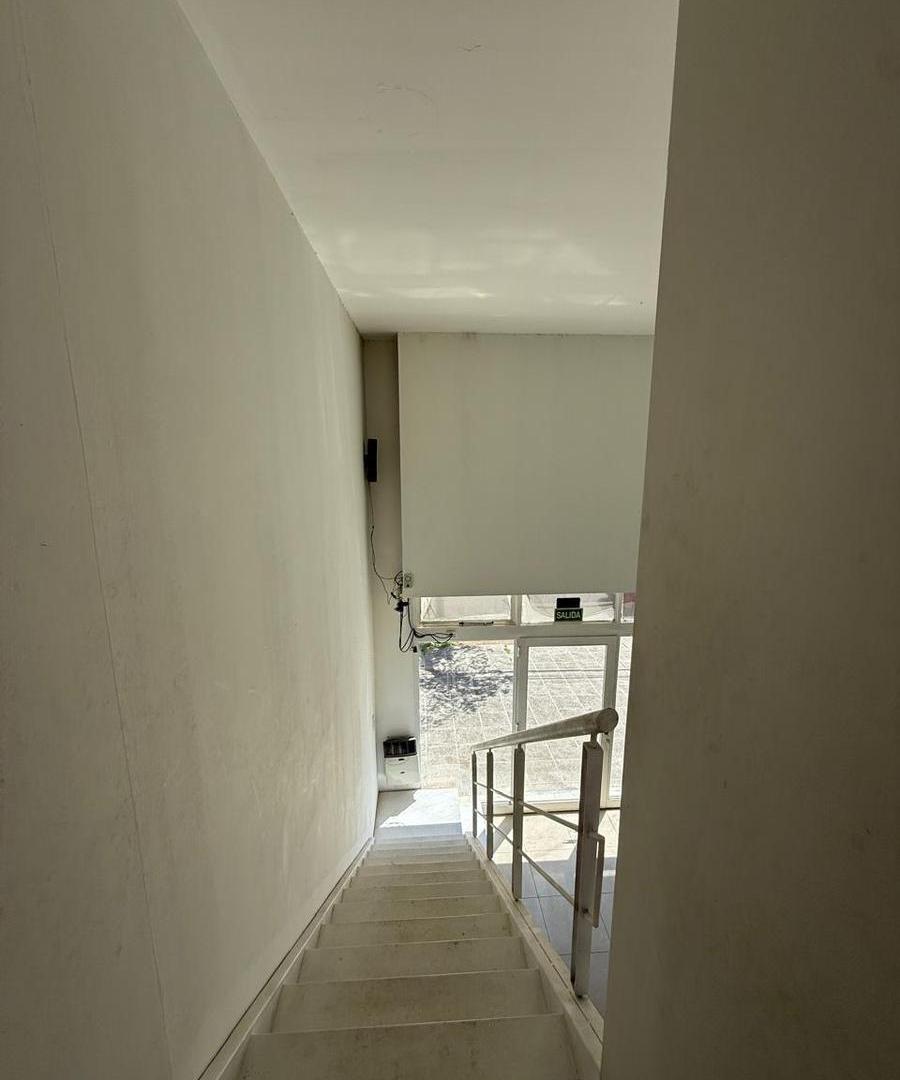 Foto de Local 75 m2 pleno centro - General Roca, imagen 2