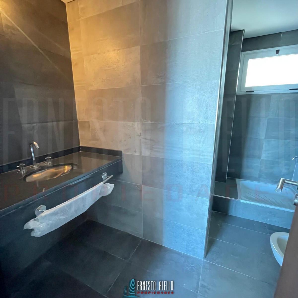 Venta Departamento 3 Ambientes a Estrenar con Balcon y Cochera, Berazategui 3