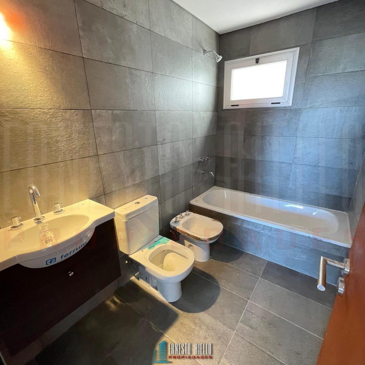 Venta Departamento 3 Ambientes a Estrenar con Balcon y Cochera, Berazategui 4