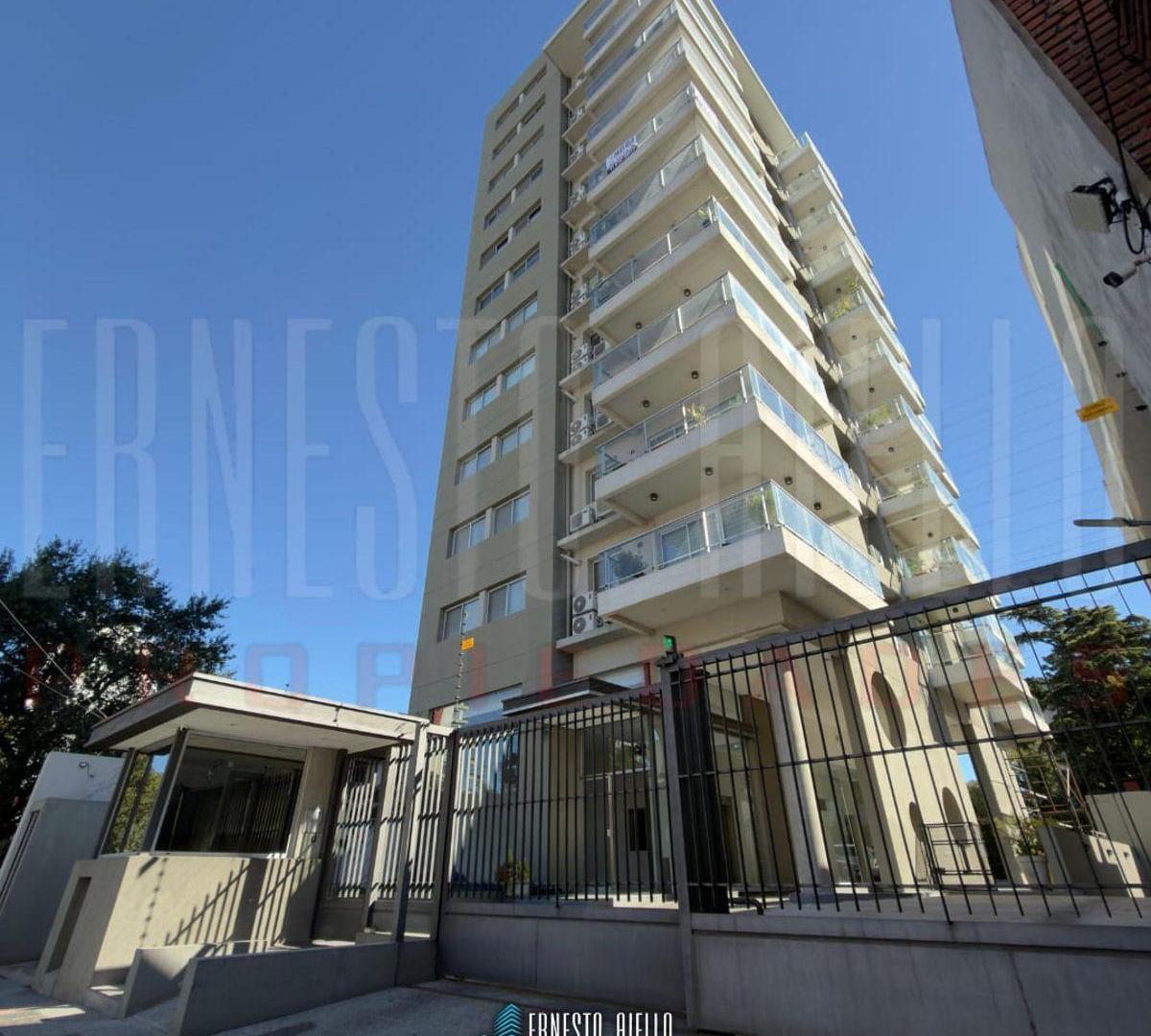 ¡ALQUILER DEPTO TRES AMBIENTES CON BALCON Y COCHERA EN SUBSUELO, QUILMES CENTRO!