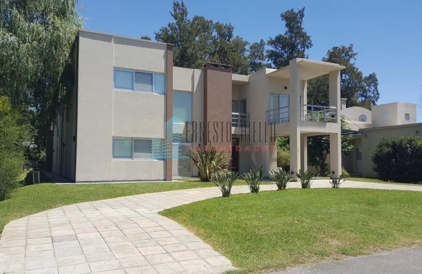 A. ALQUILER Impecable Casa en Abril Club de Campo 2