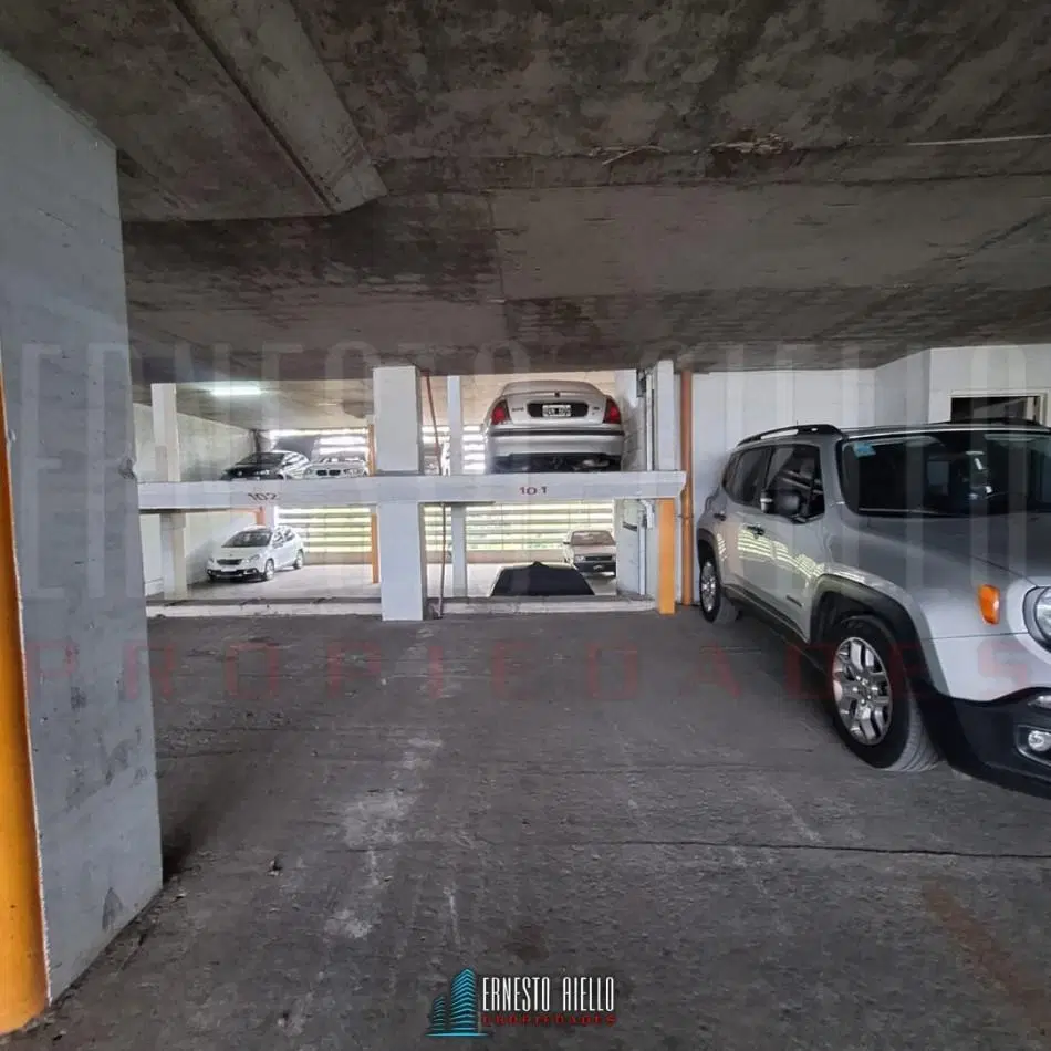 ALQUILER DE COMODA COCHERA EN SEGUNDO PISO EN QUILMES CENTRO. 3