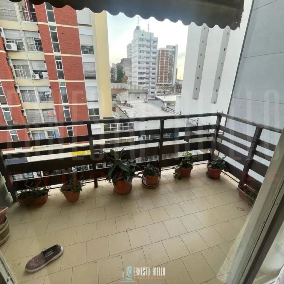 ALQUILER DEPARTAMENTO 3 AMBIENTES CON BALCON, QUILMES CENTRO. 4