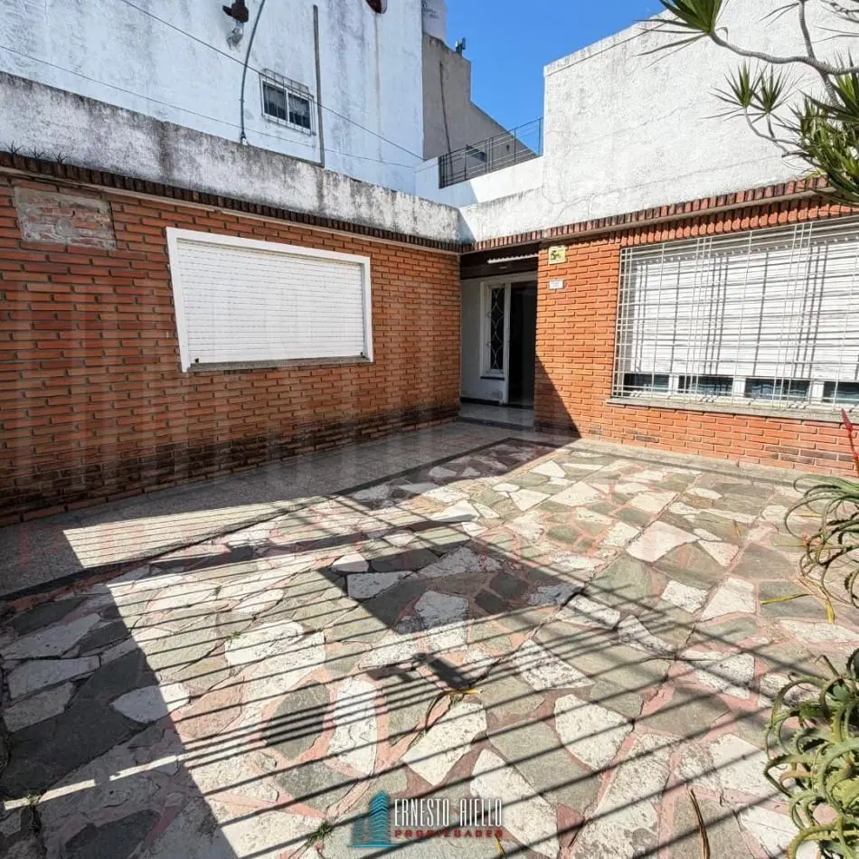 VENTA DE CASA SOBRE LOTE DE 225 M², 3 AMBIENTES. MATHEU ENTRE MORENO Y SAN MARTIN, QUILMES CENTRO. 5