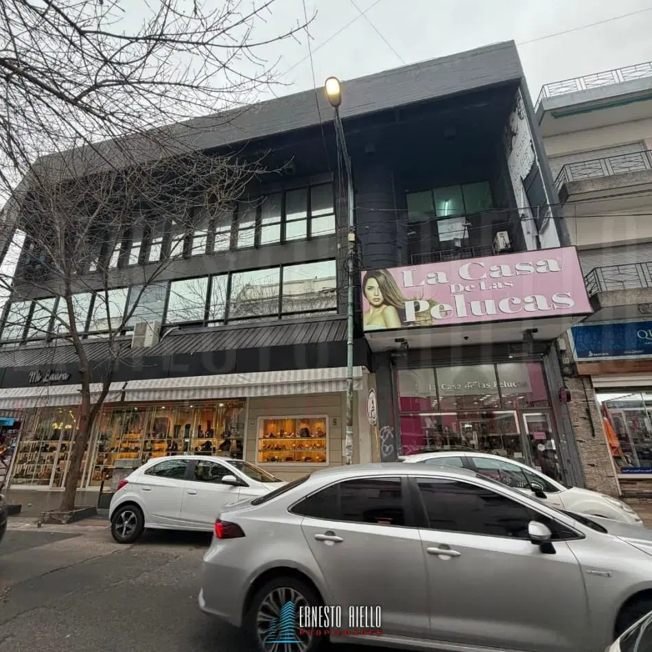 ALQUILER AMPLIO LOCAL DE CUATRO PLANTAS EN QUILMES CENTRO, A PASOS DE LA PEATONAL RIVADAVIA. 2