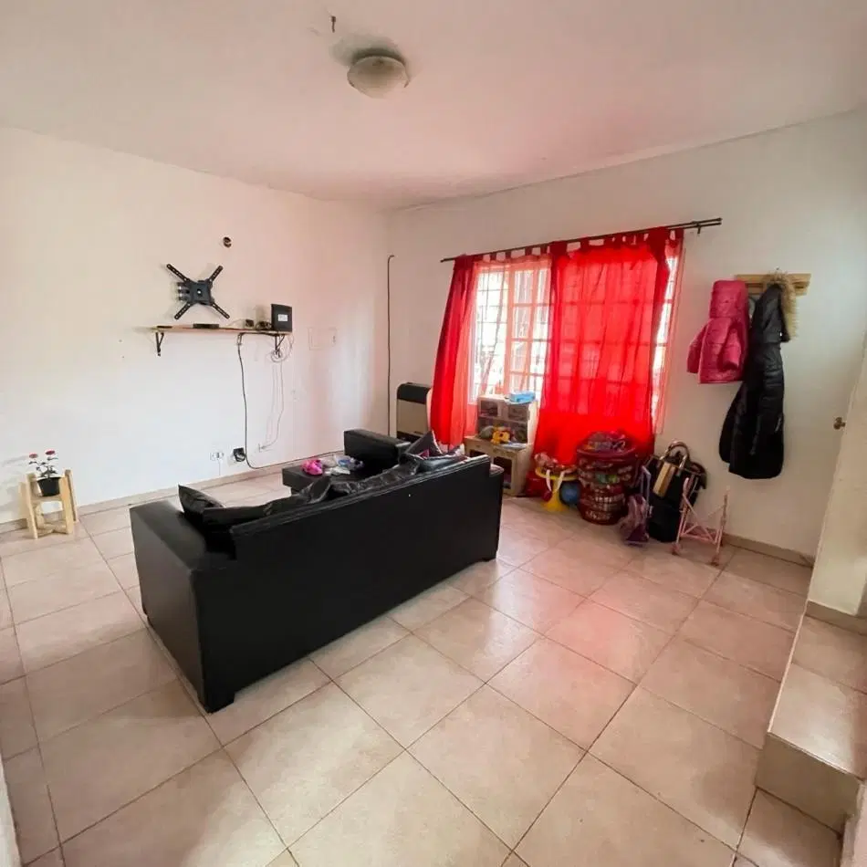 VENTA TRIPLEX 4 AMBIENTES CON COCHERA, QUILMES CENTRO. 1