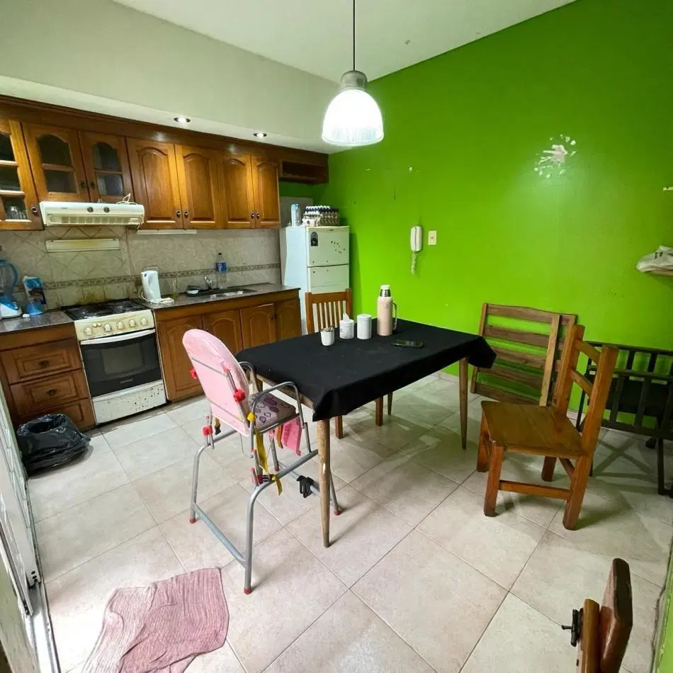 VENTA TRIPLEX 4 AMBIENTES CON COCHERA, QUILMES CENTRO. 4