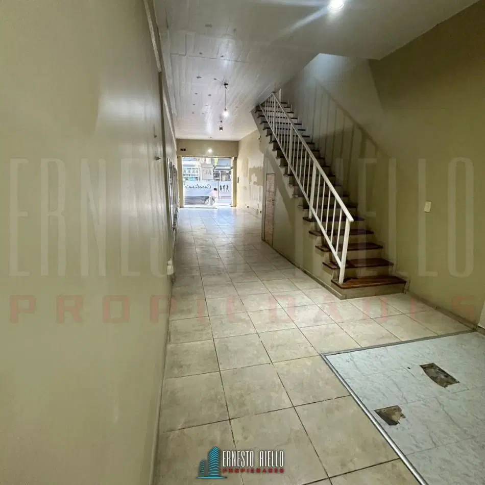 ALQUILER AMPLIO LOCAL CON TERRAZA EN QUILMES CENTRO 5