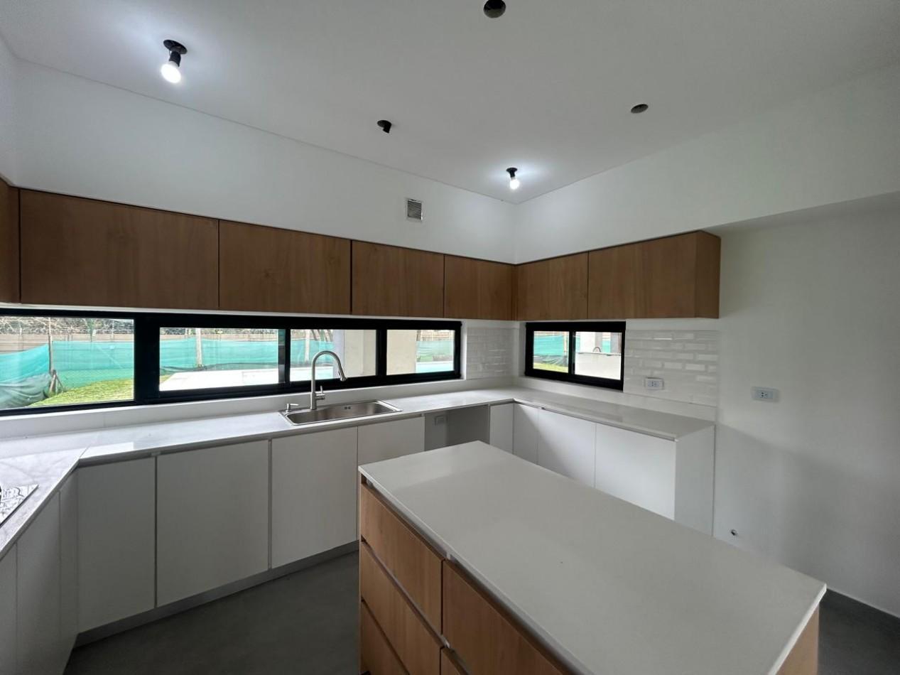 Foto de CASA EN VENTA CUATRO AMBIENTES CON PISCINA, imagen 5