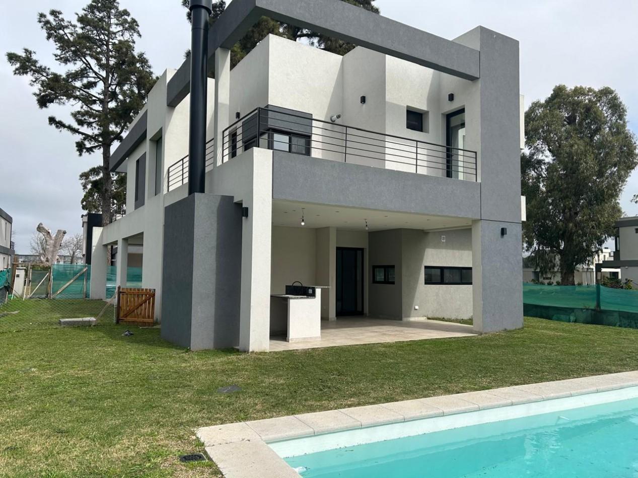 Foto de CASA EN VENTA CUATRO AMBIENTES CON PISCINA, imagen 2