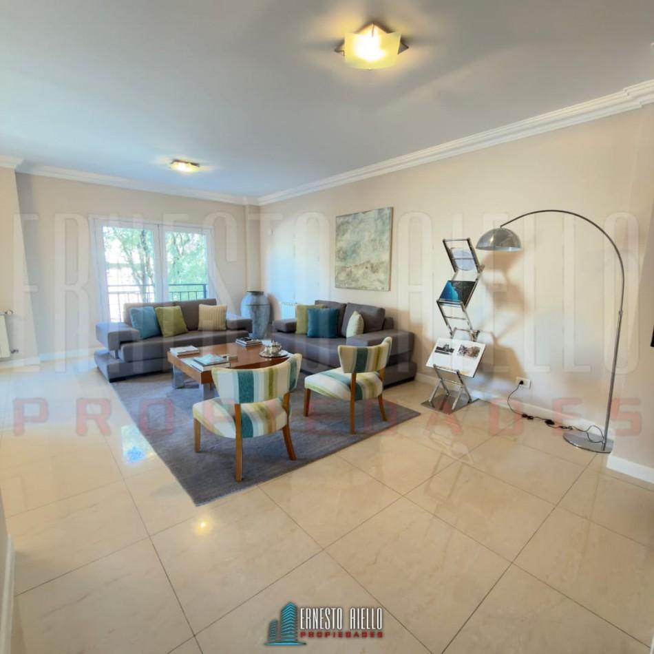Foto de VENTA ESPECTACULAR SEMIPISO DE 4 AMBIENTES CON 2 COCHERAS, 2 BAULERAS Y, imagen 4